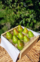 Load image into Gallery viewer, Bartlett Pears